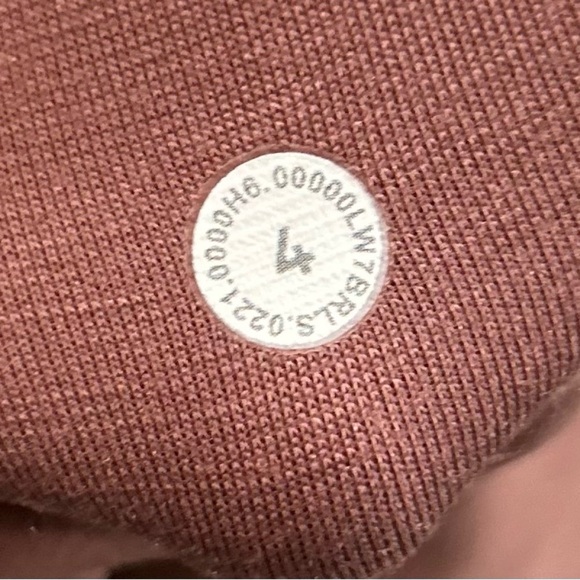 Lululemon Unlimit High Rise Shorts Size 4 - Picture 4 of 4